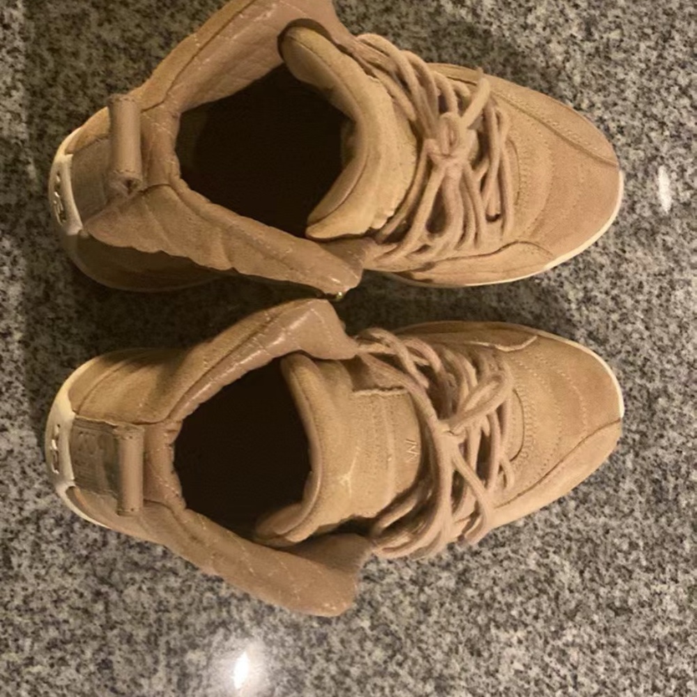 AJ23